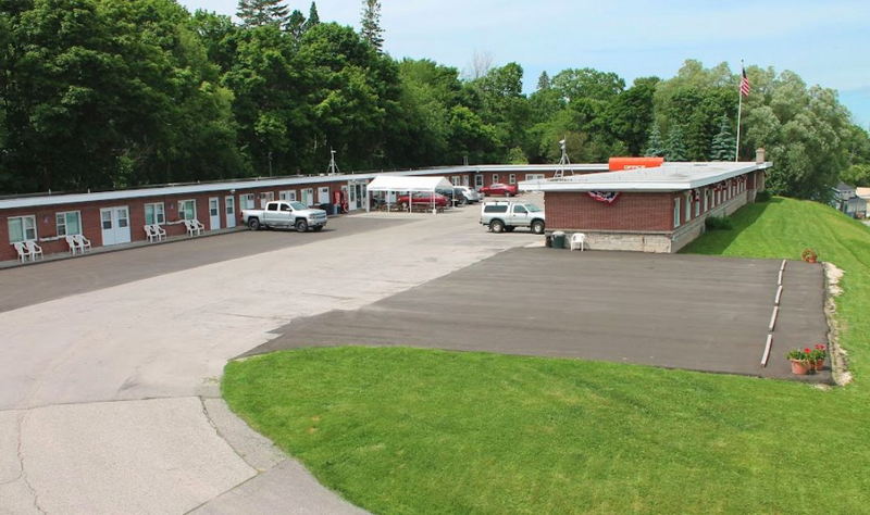 Budget Host Crestview Inn (Crestview Motel, Thrifty Inn$) - From Web Listing (newer photo)